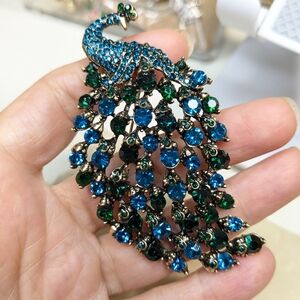 603 Elegant Blue and Green Peacock Brooch